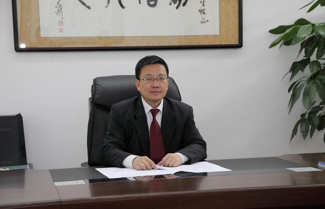 市医院首位院长，先驱者的传奇故事
