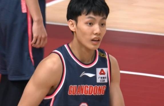 广东男篮新星徐杰的早期动态概览