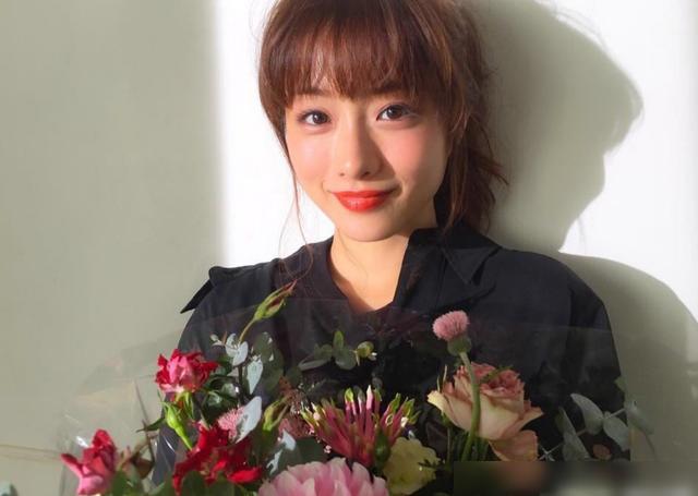 石原里美演艺圈甜蜜惊喜，早婚消息引爆热议
